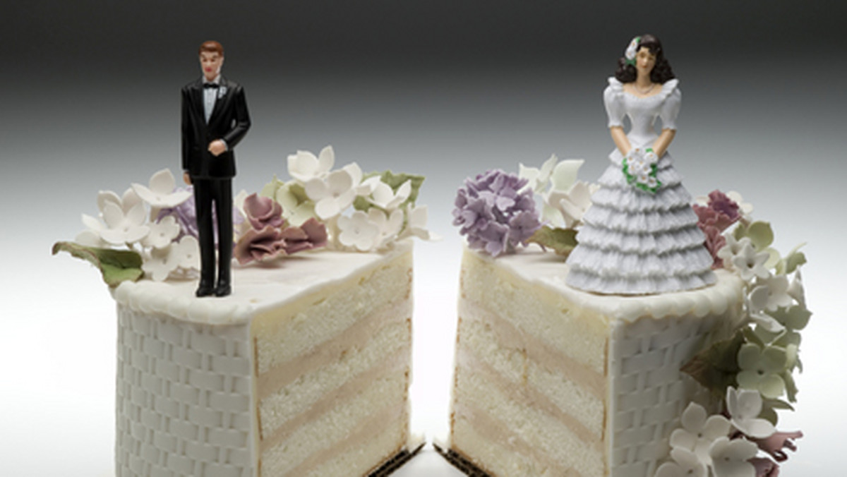 Moda ostatnich czasów, nowy trend w społeczeństwie czy nowy cel w życiu? Rozwody zdobywają ostatnio większą popularność niż zawieranie małżeństw.