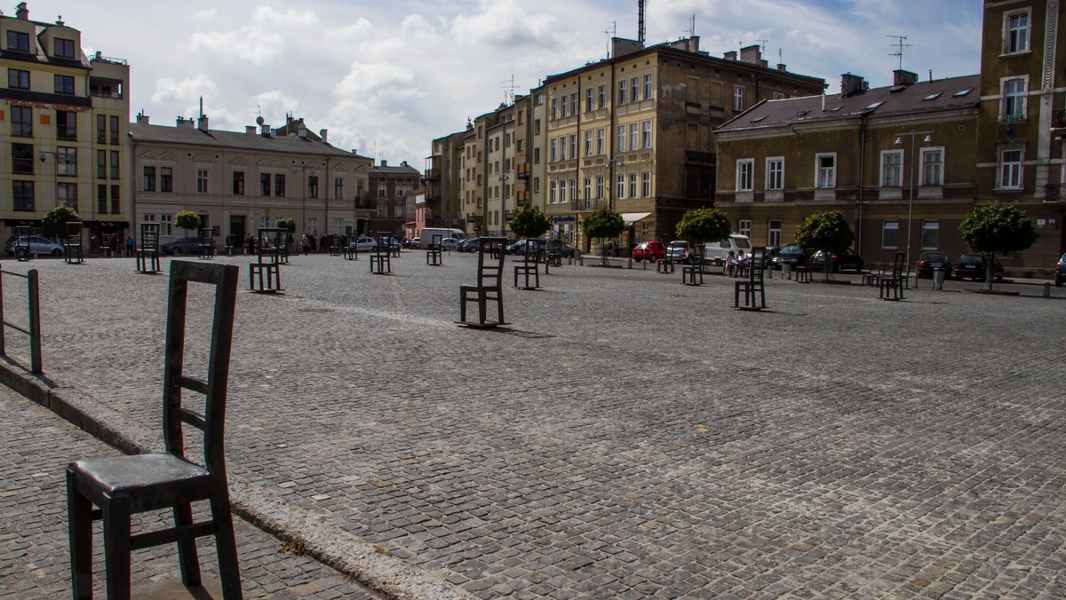 Około 200 osób uczestniczyło w niedzielę w Krakowie w Marszu Pamięci zorganizowanym w 71. rocznicę likwidacji getta. - Jeśli nie będziemy pamiętać o tym, co się stało, to znaczy, że można to samo zrobić gdzieś indziej – mówił ambasador Izraela w Polsce Zvi Rav-Ner.