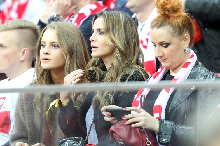 Gwiazdy na meczu Polska - Szkocja. Mroczek, Siwiec, Olejnik, Sikorski i Kwaśniewski na trybunach