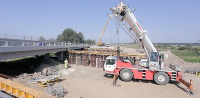 Kończą „zakręcony” most nad Baryczą