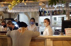 Ile lokali gastronomicznych otworzyło się mimo lockdownu? Podano dużą LICZBĘ