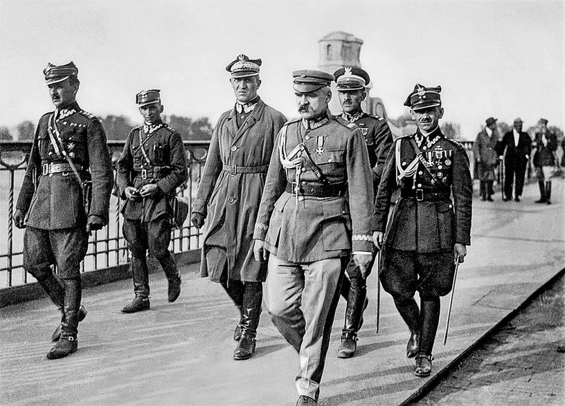 Józef Piłsudski przed spotkaniem z prezydentem RP Stanisławem Wojciechowskim na moście Poniatowskiego, 12 maja 1926 roku