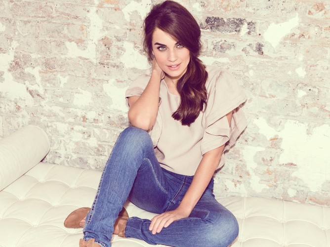 NIEDZIELA: kucyk na leniwe popołudnie  Kucyk to klasyczne uczesanie, idealne na każdą okazję. Możesz jednak dodać mu charakteru poprzez zwiększenie objętości fryzury. Taki efekt pasuje każdej z nas!