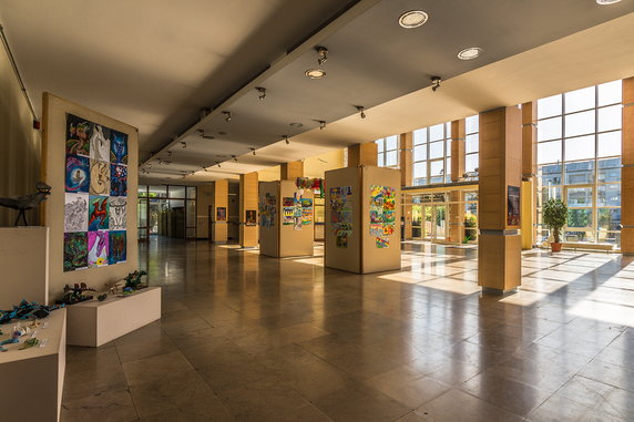 Barwne mozaiki i polichromia sprzed 60 lat. Można je zobaczyć odwiedzając Oświęcimskie Centrum Kultury