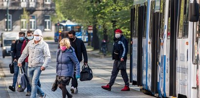 Koniec spacerów w maseczkach? Tak! Podano datę, ale...