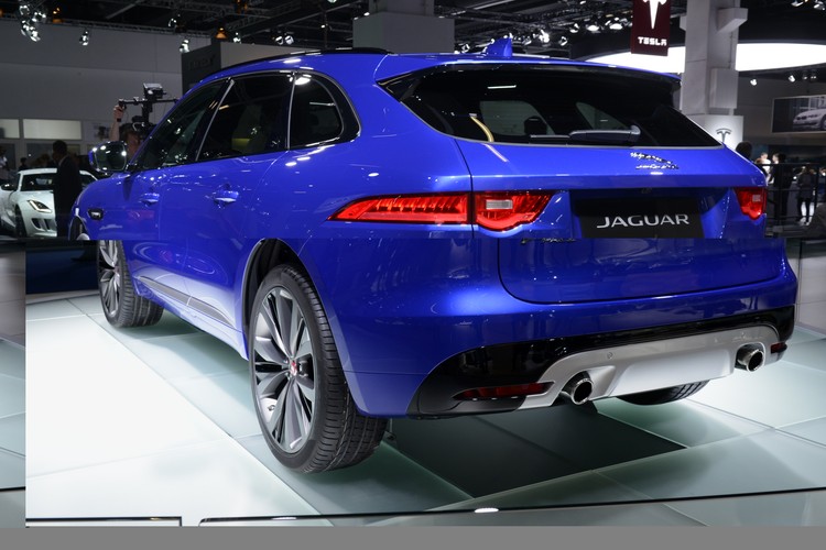 Jaguar F-Pace - Samochód Roku Playboya 2016