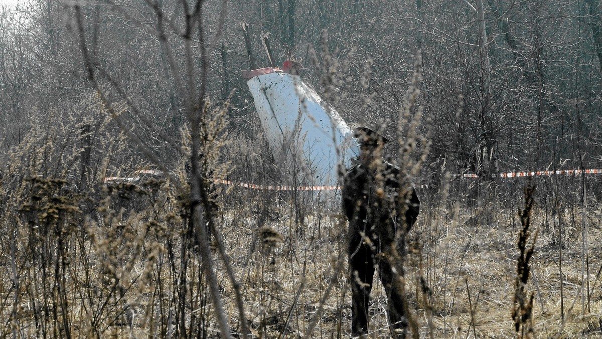 Zarówno polscy, jak i rosyjscy eksperci nie stwierdzili jakichkolwiek oznak ingerencji lub montażu w czarnych skrzynkach Tu-154M - przekazał w piątek Komitet Śledczy Federacji Rosyjskiej, informując o zakończeniu przez biegłych z Polski czynności w Moskwie. Komitet Śledczy zaprzeczył także, jakoby podane w protokole z oględzin ciała prezydenta Polski Lecha Kaczyńskiego dane osobowe świadków tych czynności były nieścisłe