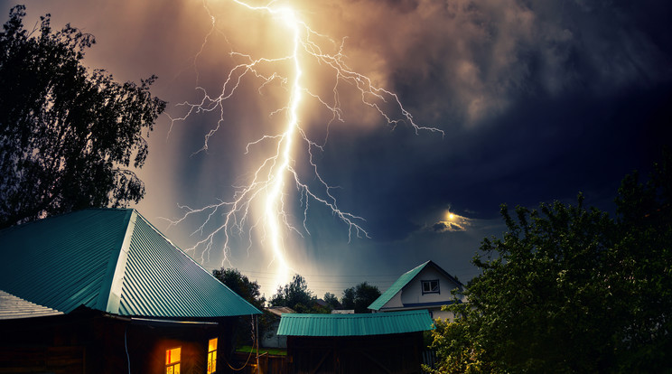 Nyáron éri a legtöbb viharkár a lakásokat, érdemes tehát elővigyázatosnak lenni. / Fotó: Shutterstock