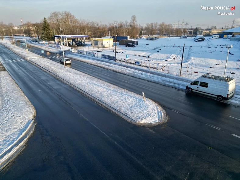 Policja przeprowadziła akcję przy pomocy specjalnego mobilnego stanowiska dowodzenia