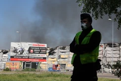 Stężenie szkodliwych pyłów w powietrzu po pożarze w Warszawie. GIOŚ wydał komunikat