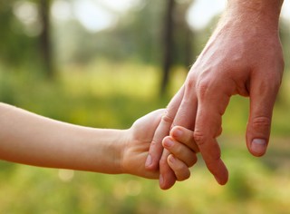 Prawo 2025: ojciec nie płaci alimentów, a matka nie może mu tego zabronić. Poszkodowany rodzic ma jednak instrumenty, które umożliwiają mi walkę z alimenciarzem