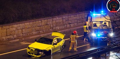 Wypadek w centrum Warszawy. Żółte BMW strzaskało się jak zabawka [ZDJĘCIA]