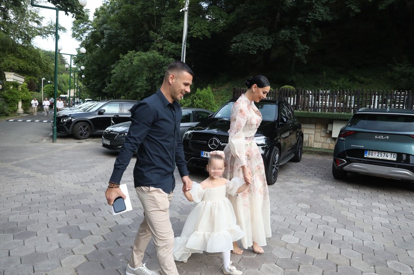 Kaća Grujić sa mužem i ćerkom 