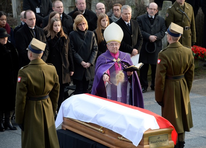 Trumna Józefa Oleksego na Powązkach