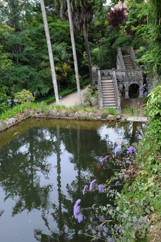 Zakamarki w Parku Monserrate