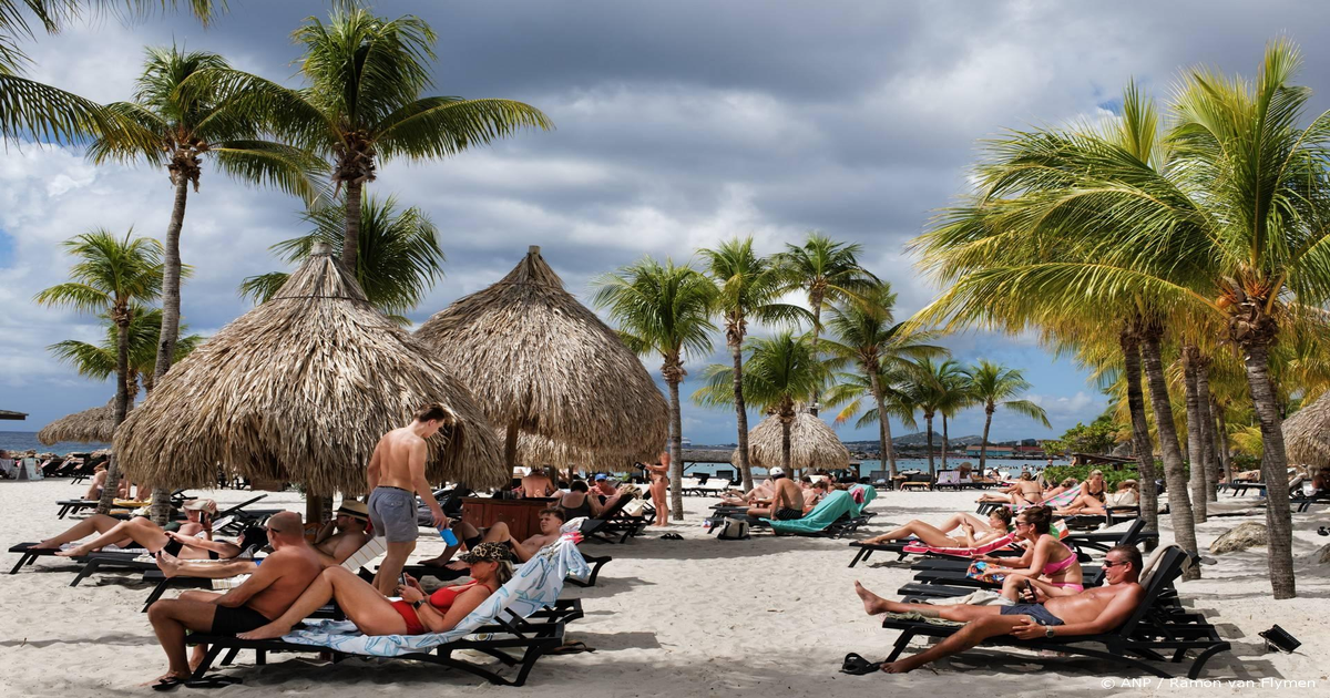 Cura-ao-sluit-het-luchtruim-24-uur-na-VS-aanval-toeristen-vast