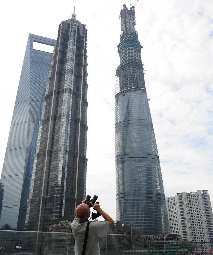 2. Shanghai Tower (z prawej), Chiny (Szanghaj