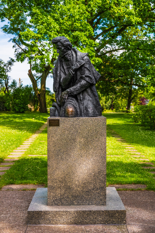 Pomnik Fryderyka Chopina w Żelazowej Woli