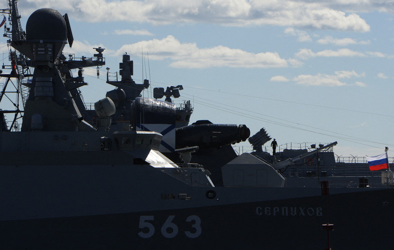 Rosyjski okręt marynarki wojennej Sierpuchow podczas Międzynarodowego Pokazu Obrony Morskiej w Petersburgu, 28 czerwca 2017 r.
