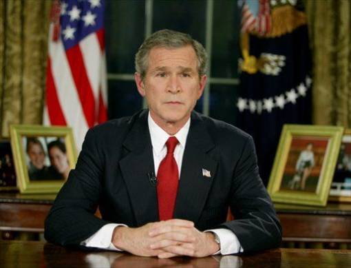 George W. Bush w Gabinecie Owalnym informuje Amerykanów o rozpoczęciu operacji "Iracka Wolność", 19 marca 2003 r. (fot. domena publiczna).