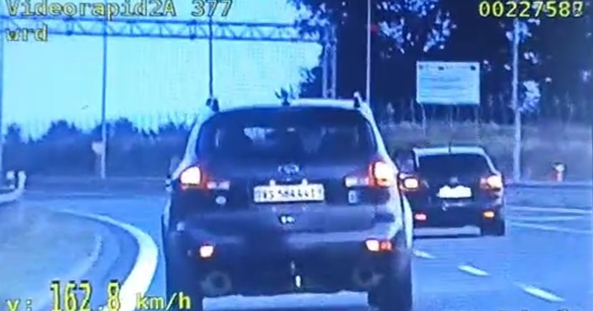 Groza na drodze. Pijany kierowca z dziećmi w samochodzie
