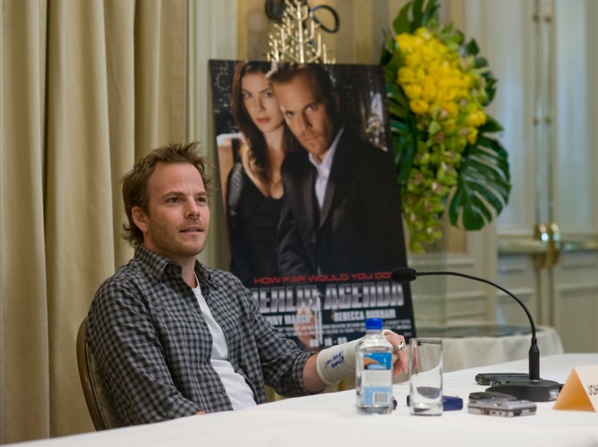 Somewhere. Między miejscami