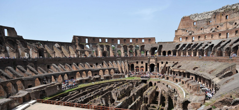 Wyryli swoje inicjały na murach Koloseum. Grozi im więzienie