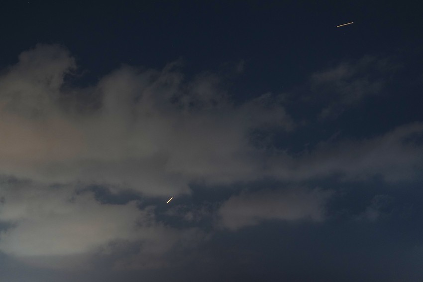 Izraelski sistem protivvazdušne odbrane presreta rakete lansirane iz Irana, snimljeno iz Hadere, severni Izrael, u nedelju, 7. juna 2026.