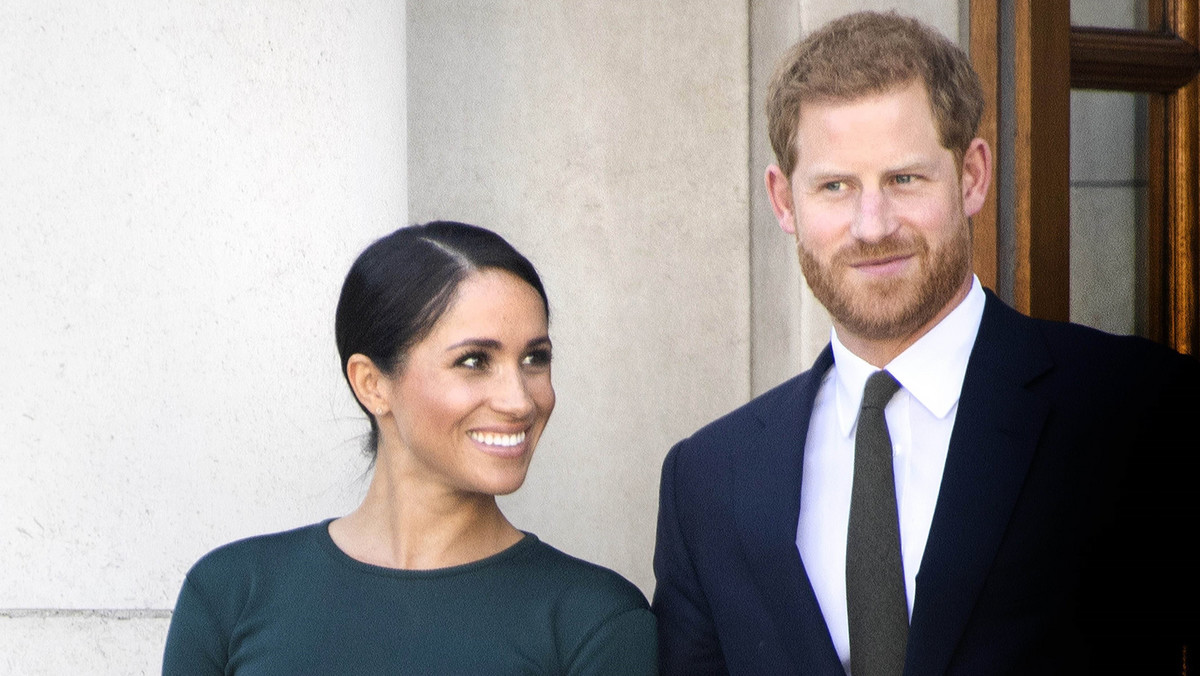 Meghan Markle i książę Harry zdecydowali się na powiększenie rodziny. Na razie nic nie wiadomo o tym, aby księżna była w ciąży, ale para zdecydowała się na szczeniaka. Uroczy labrador idealnie pasuje do rodziny królewskiej.