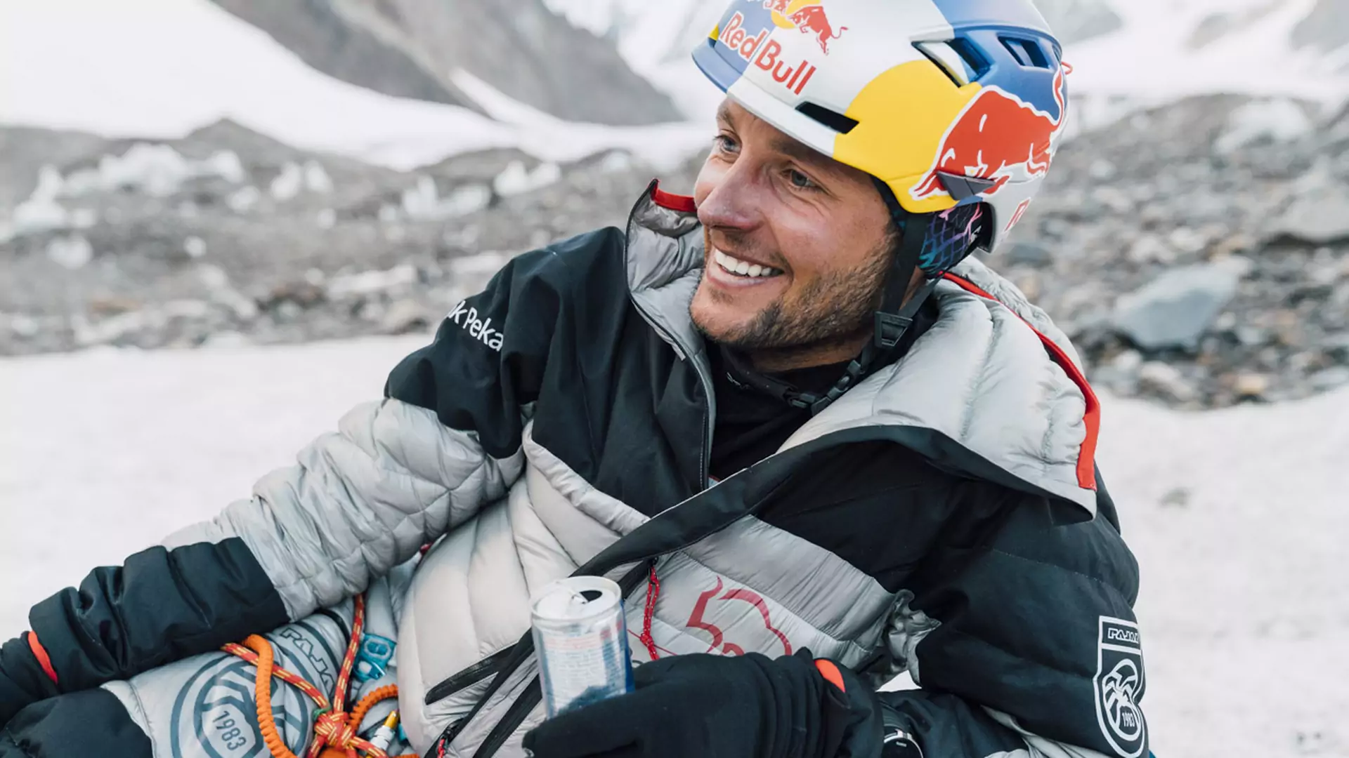 Zobacz, jak Andrzej Bargiel zjeżdża na nartach z K2 [wideo]