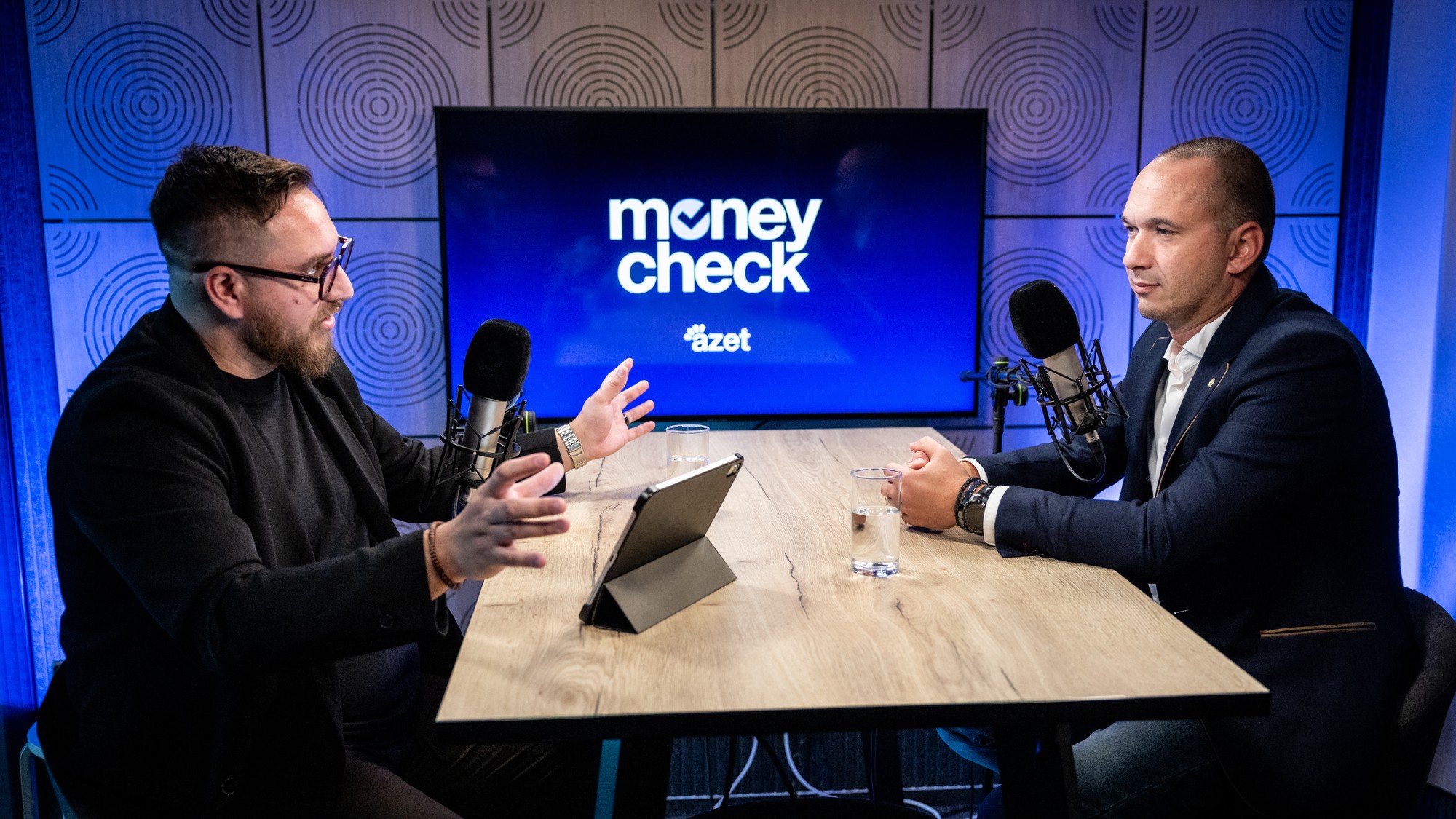 V najnovšej epizóde relácie MoneyCheck sme s Miroslavom Majcinom rozoberali zákulisie práce finančných sprostredkovateľov a mýty, ktoré túto profesiu sprevádzajú.