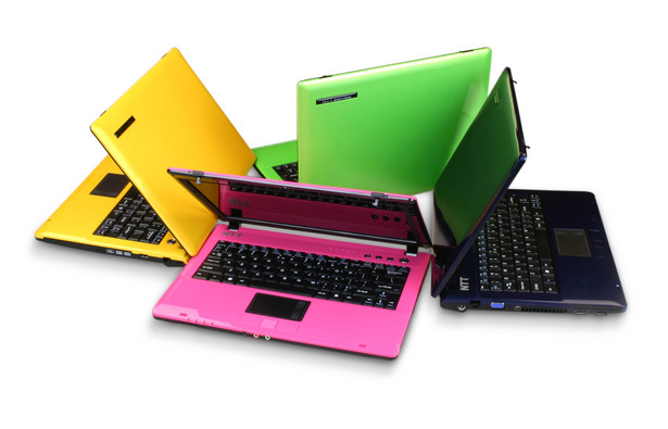 Tanie laptopy z Polski wydajne i kolorowe