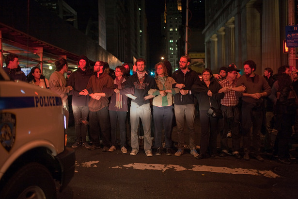 Policja likwiduje obóz ruchu "Okupuj Wall Street" na Mahattanie (2)