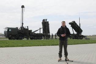 Szef MON: Polska jest już bardzo zaawansowana w budowie systemu wielowarstwowej obrony przeciwlotniczej