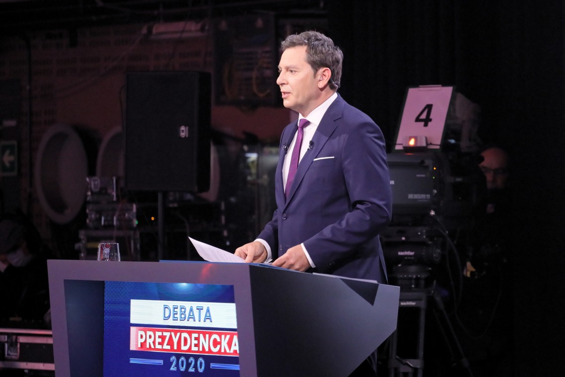 Michał Adamczyk prowadzi debatę prezydencką w 2020 r.