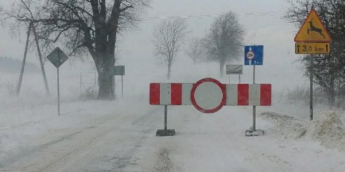 Przez wieś nie da się przejechać. Droga jest kompletnie zasypana