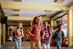 Ile Polacy naprawdę wydają na edukację dzieci i kieszonkowe? Kwoty mogą zaskoczyć