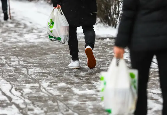 Wrócił śnieg, a za nim przyjdzie sól. Czy musimy posypywać nią ulice?