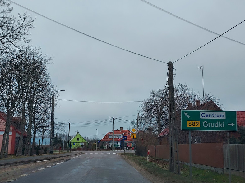 Jedna z ulic na wjeździe do Białowieży 