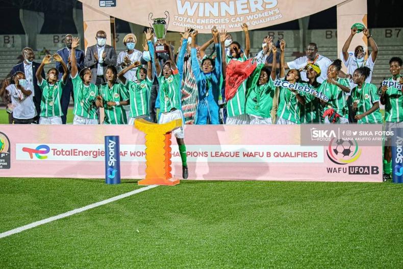 Hasaacas Ladies celebrating their WAFU Zone B trophy (PC : Sika Fotos)