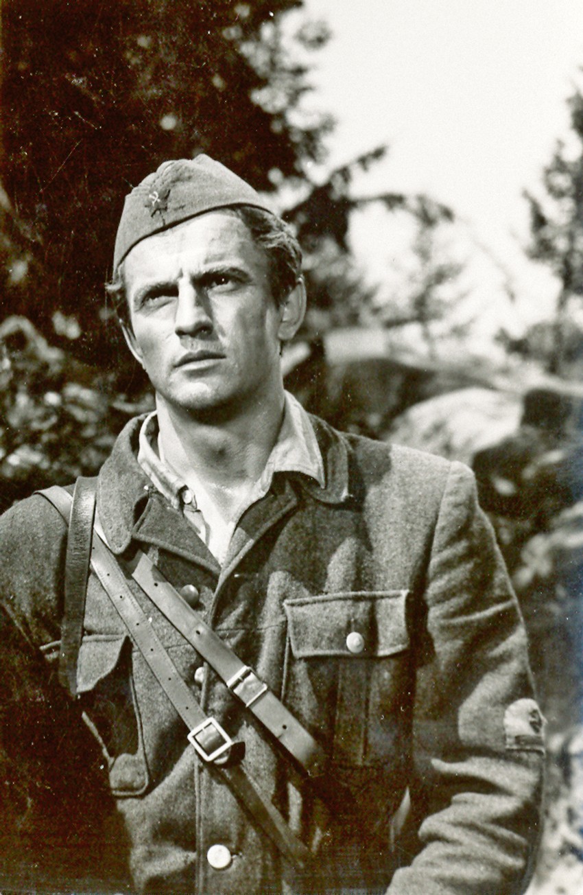 Pljaku su često upoređivali sa Džejmsom Dinom, a Vuk je povukao neke njegove crte