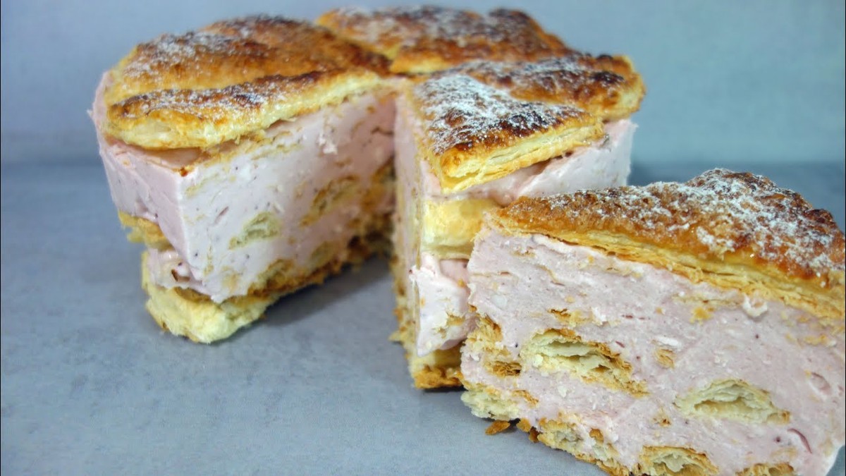 Ciasto francuskie z truskawkami