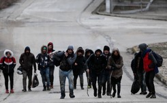 Migranci na granicy z Turcją. Grecka policja użyła gazu łzawiącego