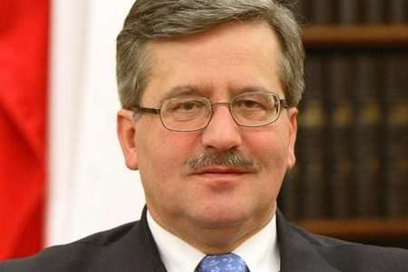 Komorowski ręka w rękę z prezydentem