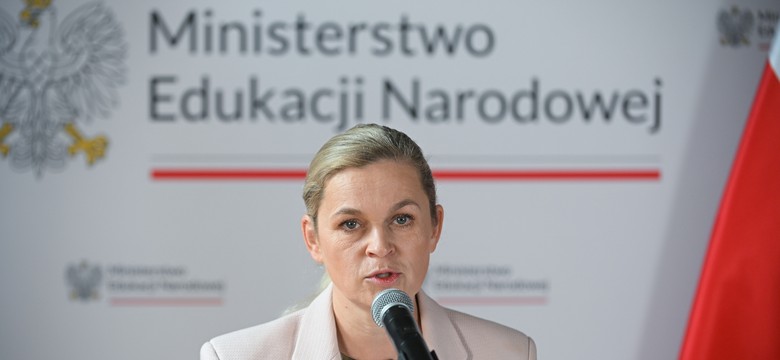 Co z wypłatą za godziny nadliczbowe nauczycieli? Barbara Nowacka zabrała głos