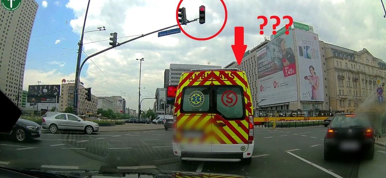Kierowca karetki cwaniakiem? Wpadł w Warszawie na gorącym uczynku