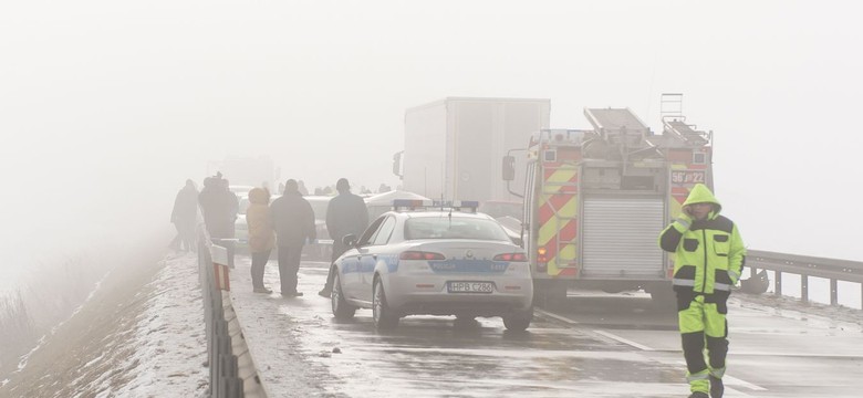 Gołoledź na drogach. Na trasie S17 zderzyło się 12 samochodów