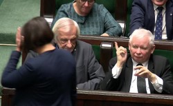 Kaczyński pogroził jej palcem na debacie. "Pan prezes zawsze jest czarujący i ujmujący i tym razem mu wybaczam"