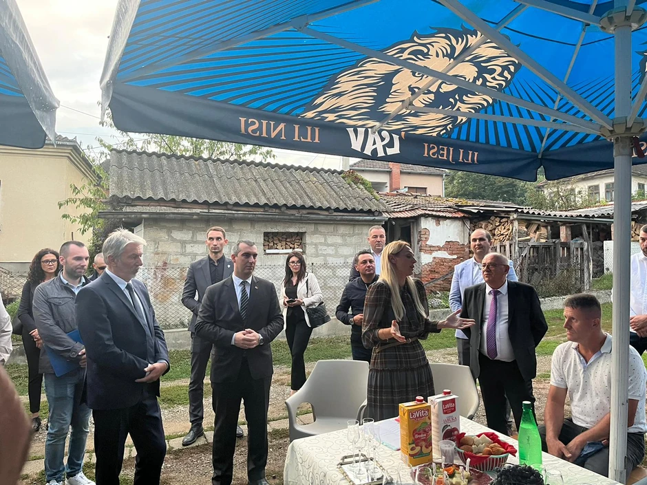 Zejdno sa Vladimitrom Orliće, predsednikom Skupštine, ministarka je razgovarala sa lokalnim stanovništvom