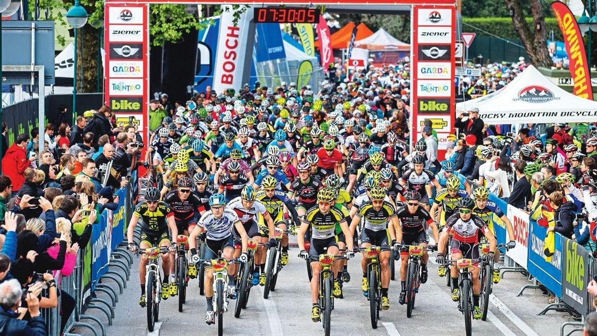 Jak co roku „majówka”, to dla wielu kolarzy górskich Ziener Bike Festival nad jeziorem Garda. Jego głównym wydarzeniem jest maraton rozgrywany na alpejskich zboczach, otaczających słynny włoski kurort Riva del Garda. W tegorocznej edycji na starcie stawiła się ścisła światowa czołówka maratończyków mtb.